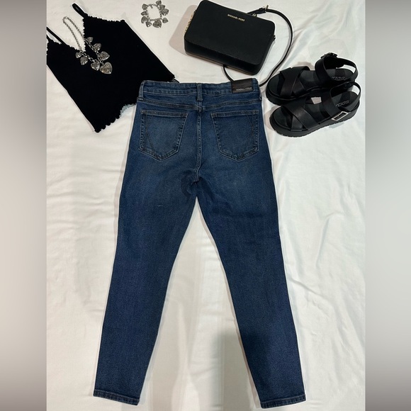 Kendall & Kylie - Picture 2 of 4